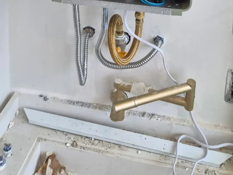 Aquecedor de passagem aberto durante a revisão